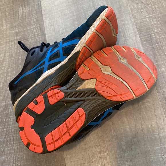 ASICS 11.5 - Picture 2 of 3